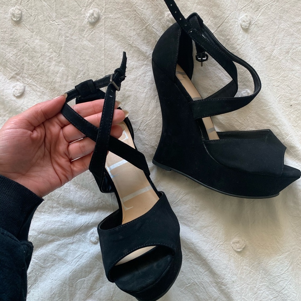 Elle Wedges